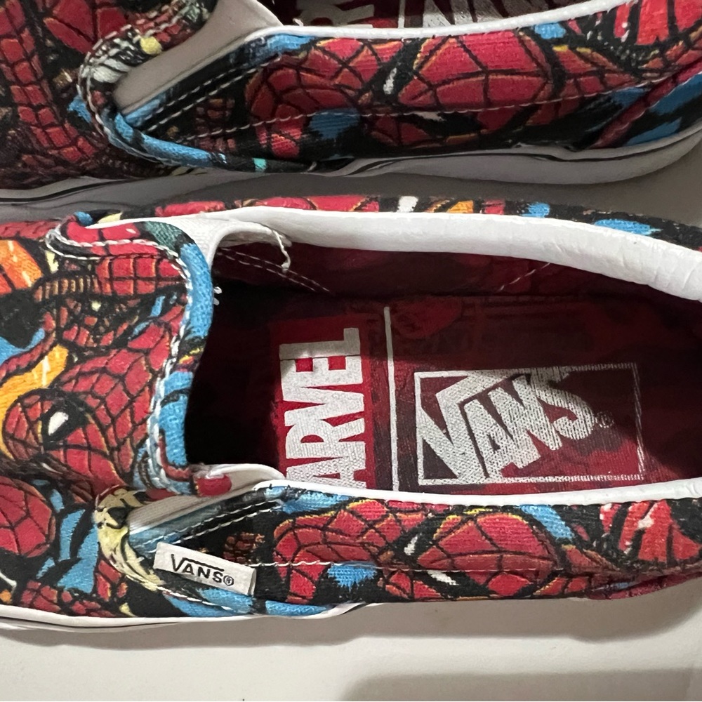 NEW VANS MARVEL Spider-Man/Black Classic Slip-on (Men's - Size 6.5) - Picture 2 of 5